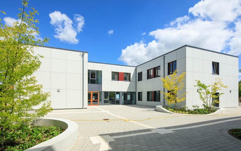 Ansicht des Gebäudes der Bundespolizeiakademi in Falkenfeld
